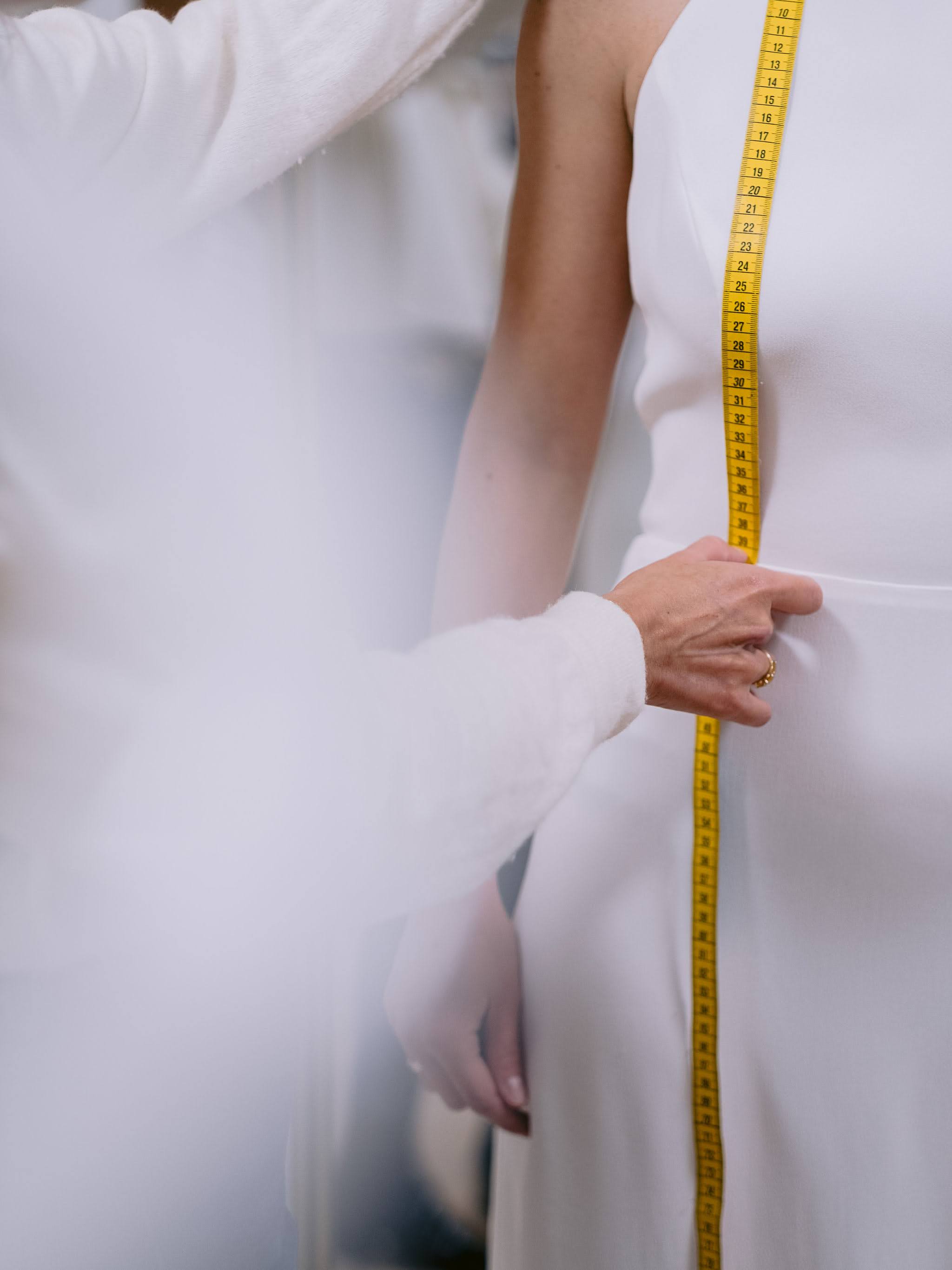 Les grandes étapes de la création d’une robe de mariée sur mesure